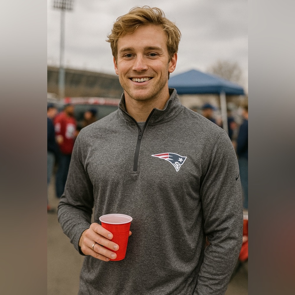 NFL Apparel NE Patriots 3/4 zip pullover. Men’s small. Never worn.